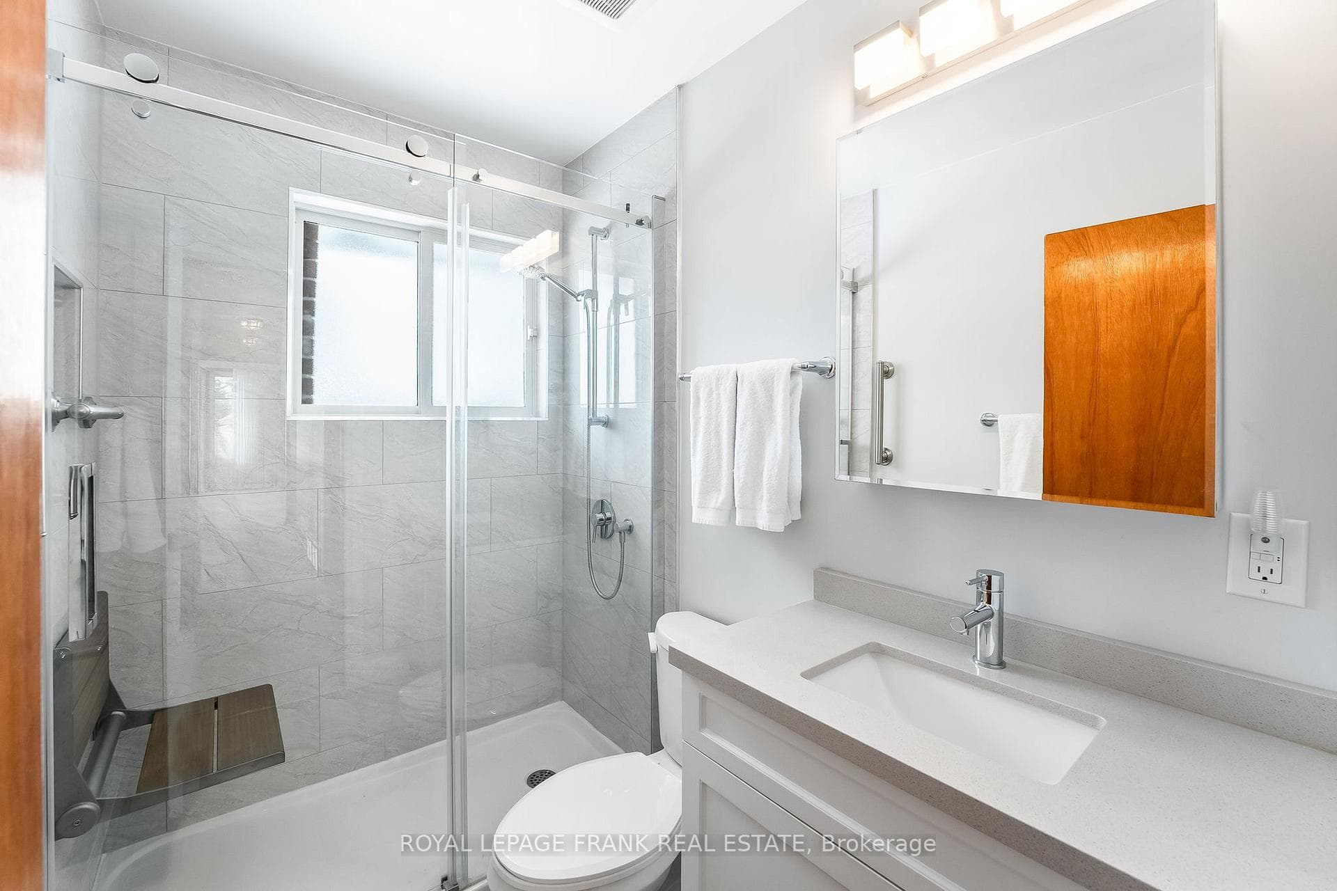 119 Thorncliffe Street photo 24