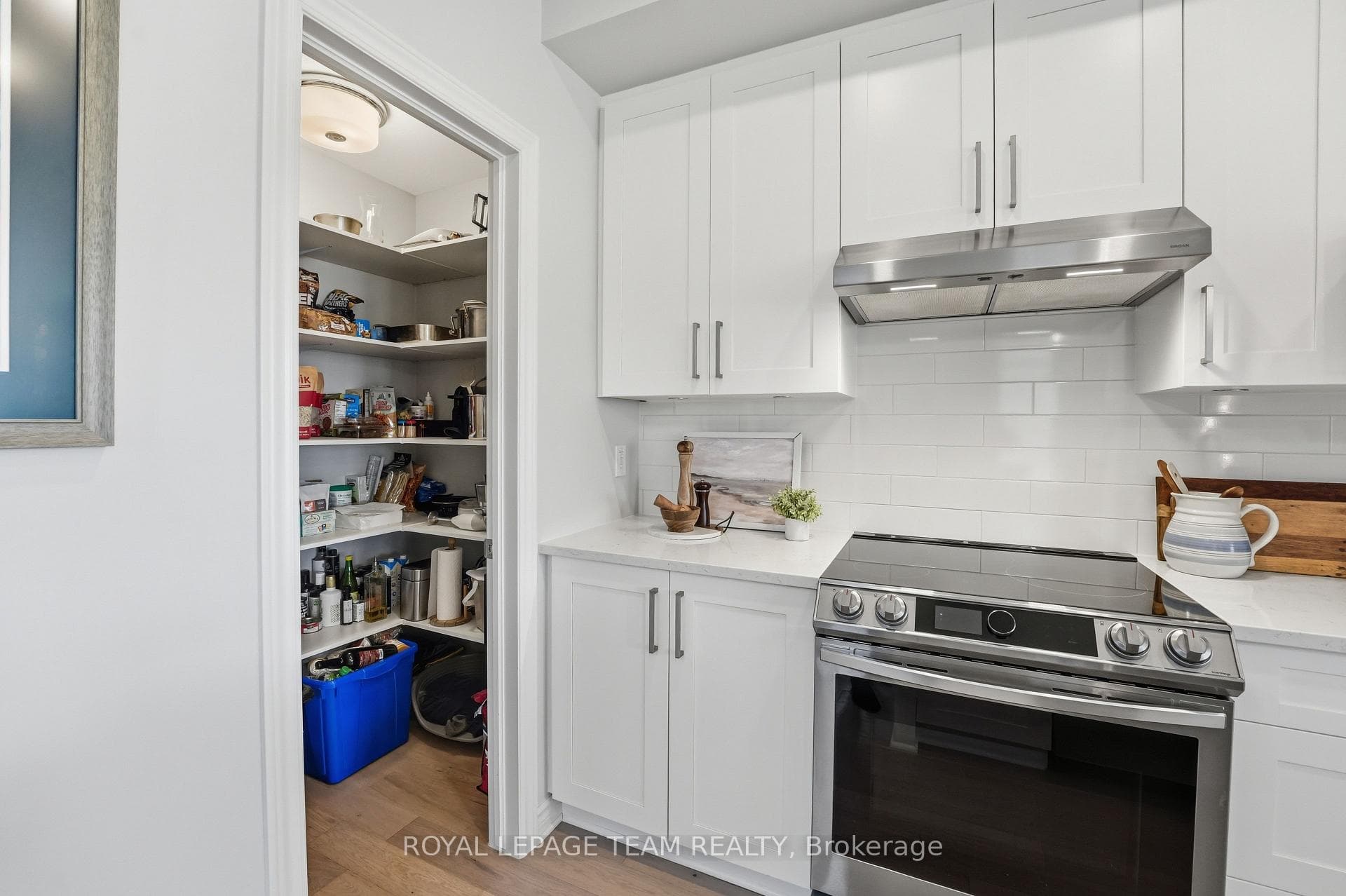 Walk-in kitchen pantry