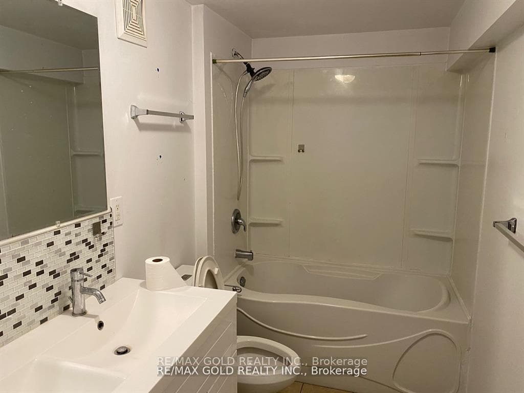 27 Middlecote Drive Unit Bsmt photo 17
