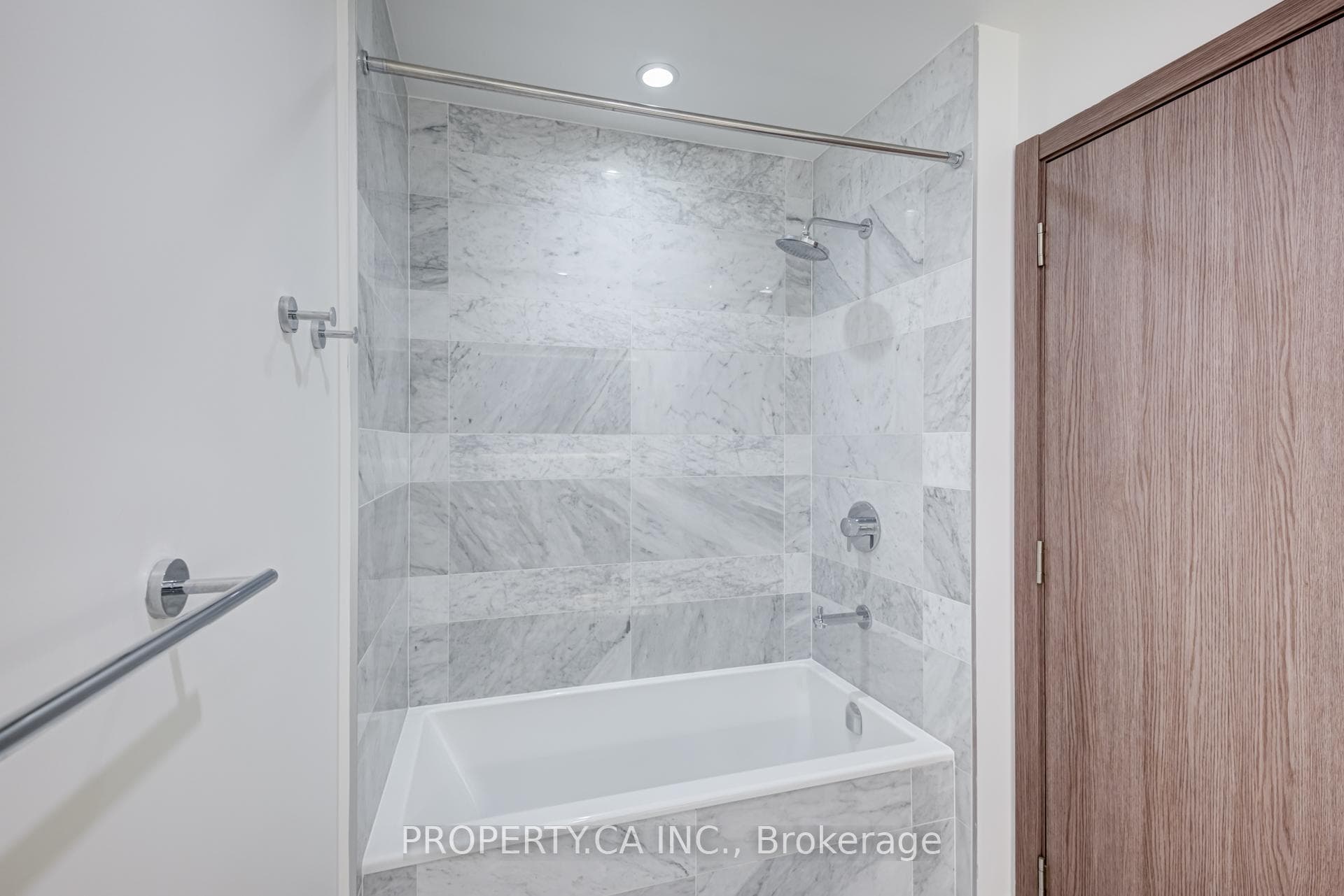 17 Bathurst Street Unit 3705 photo 9