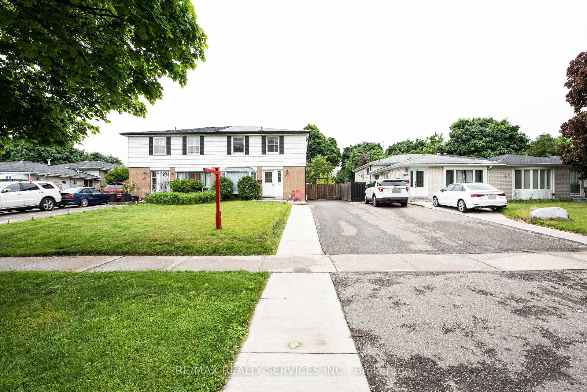 28 Dearbourne Boulevard photo 4