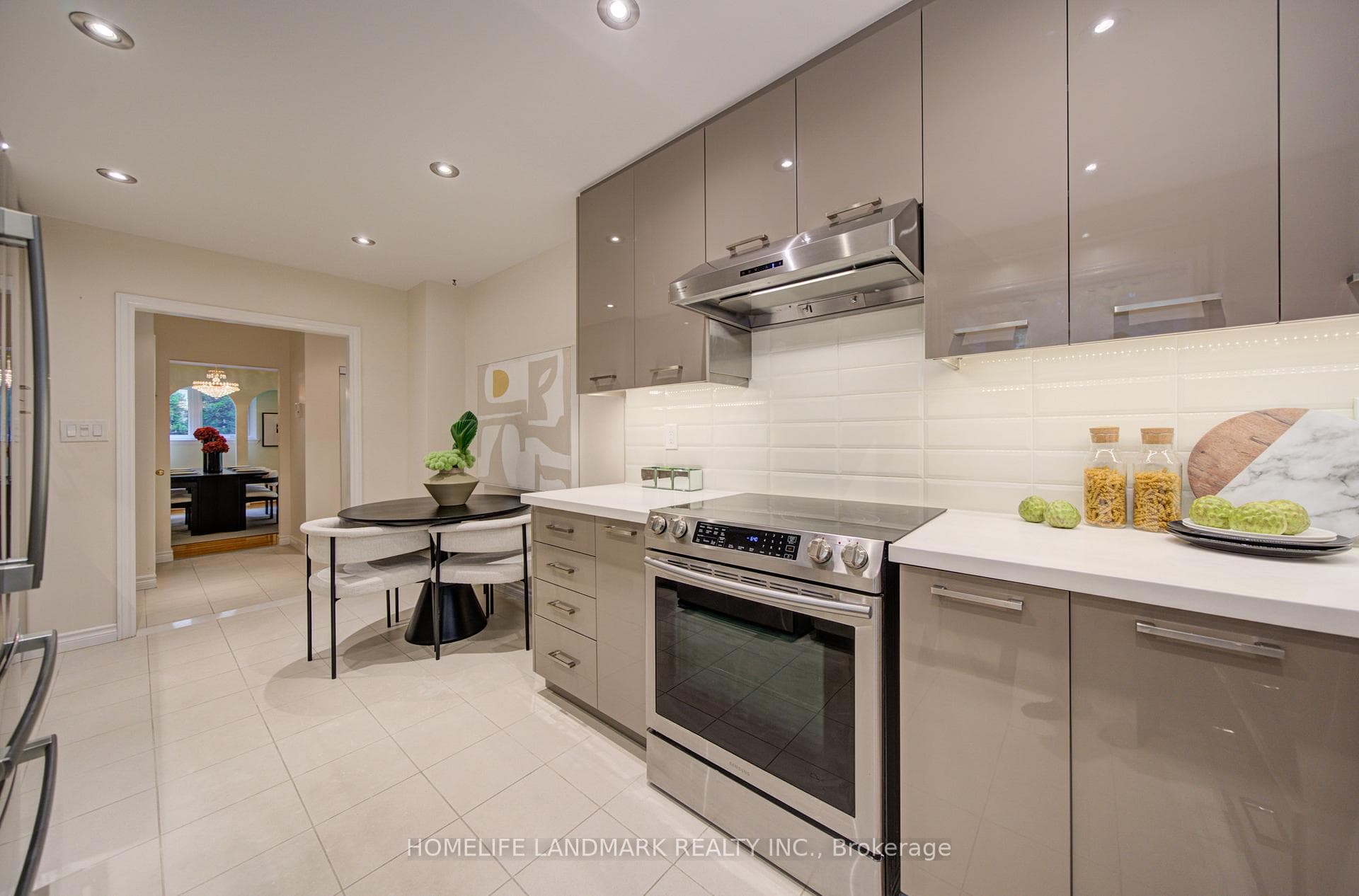 21 Colonnade Road photo 18