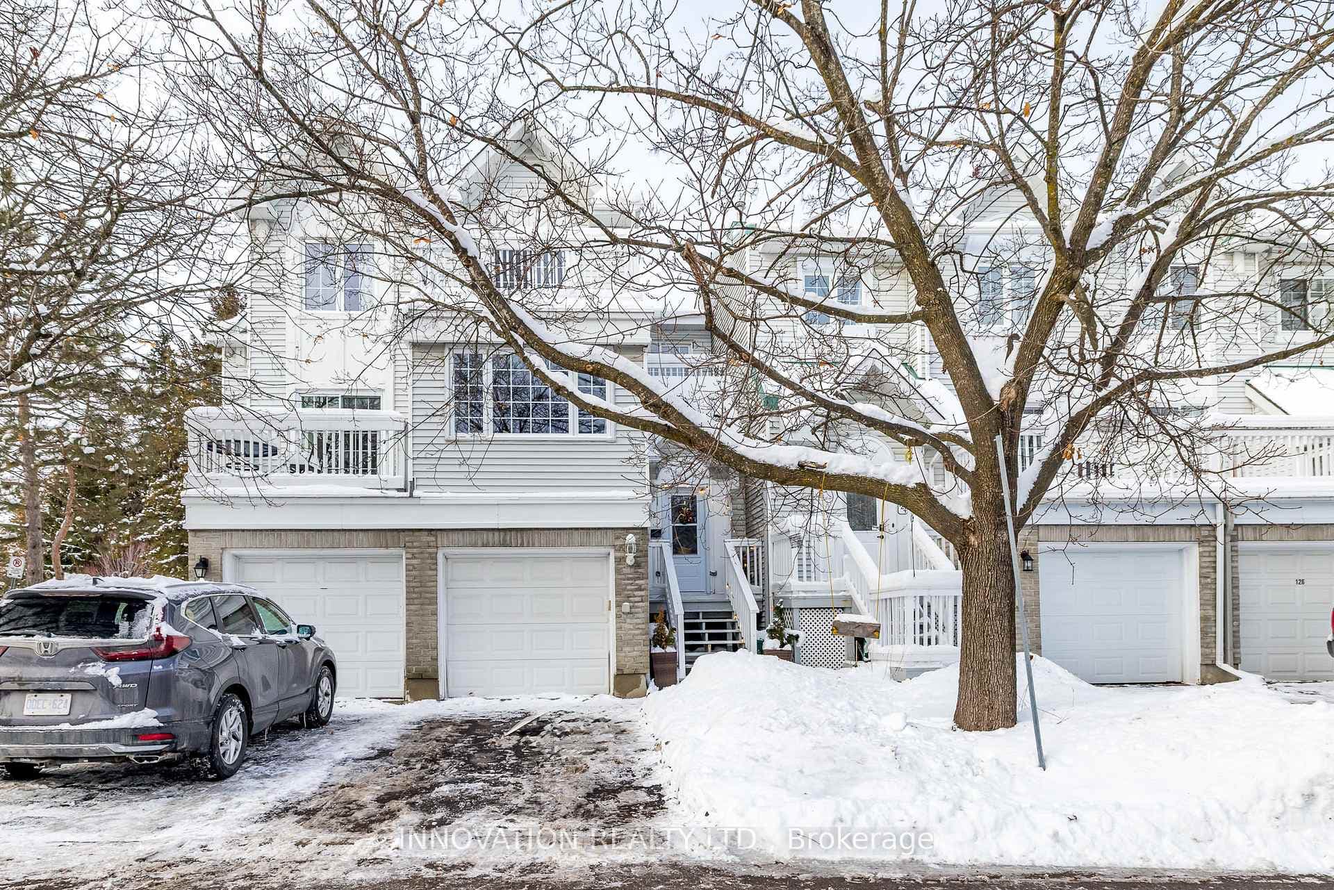 Bright townhouse with no Rear Neighbours!