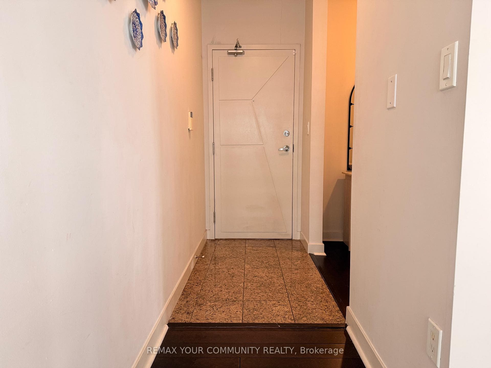 10 Navy Wharf Court Unit 3703 photo 4