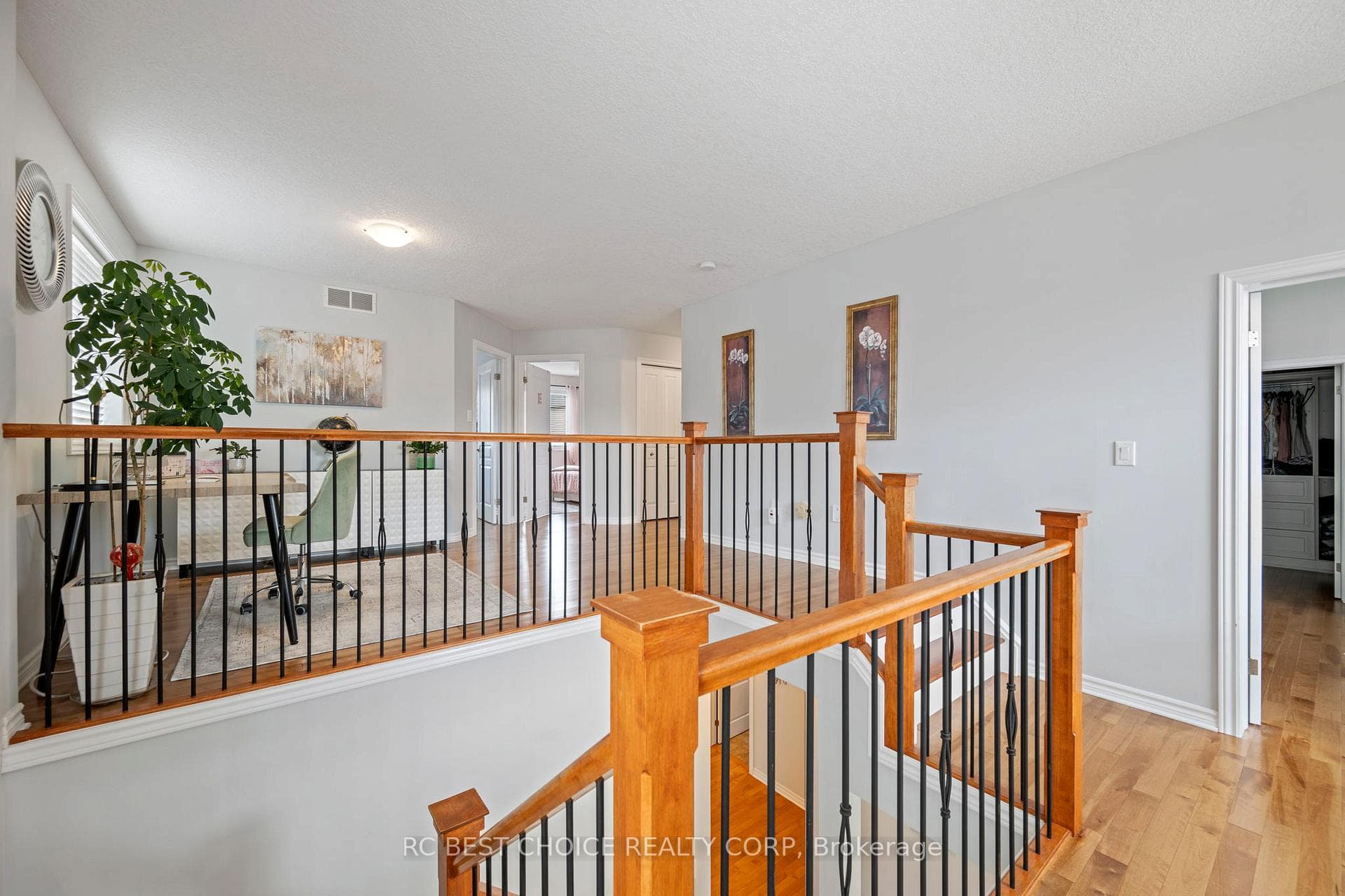 885 Kettleridge Street photo 17