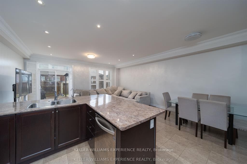 6 Weaver Terrace photo 9