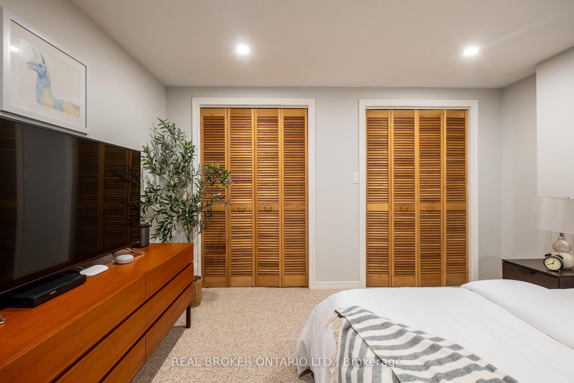 147 Thompson Avenue photo 30