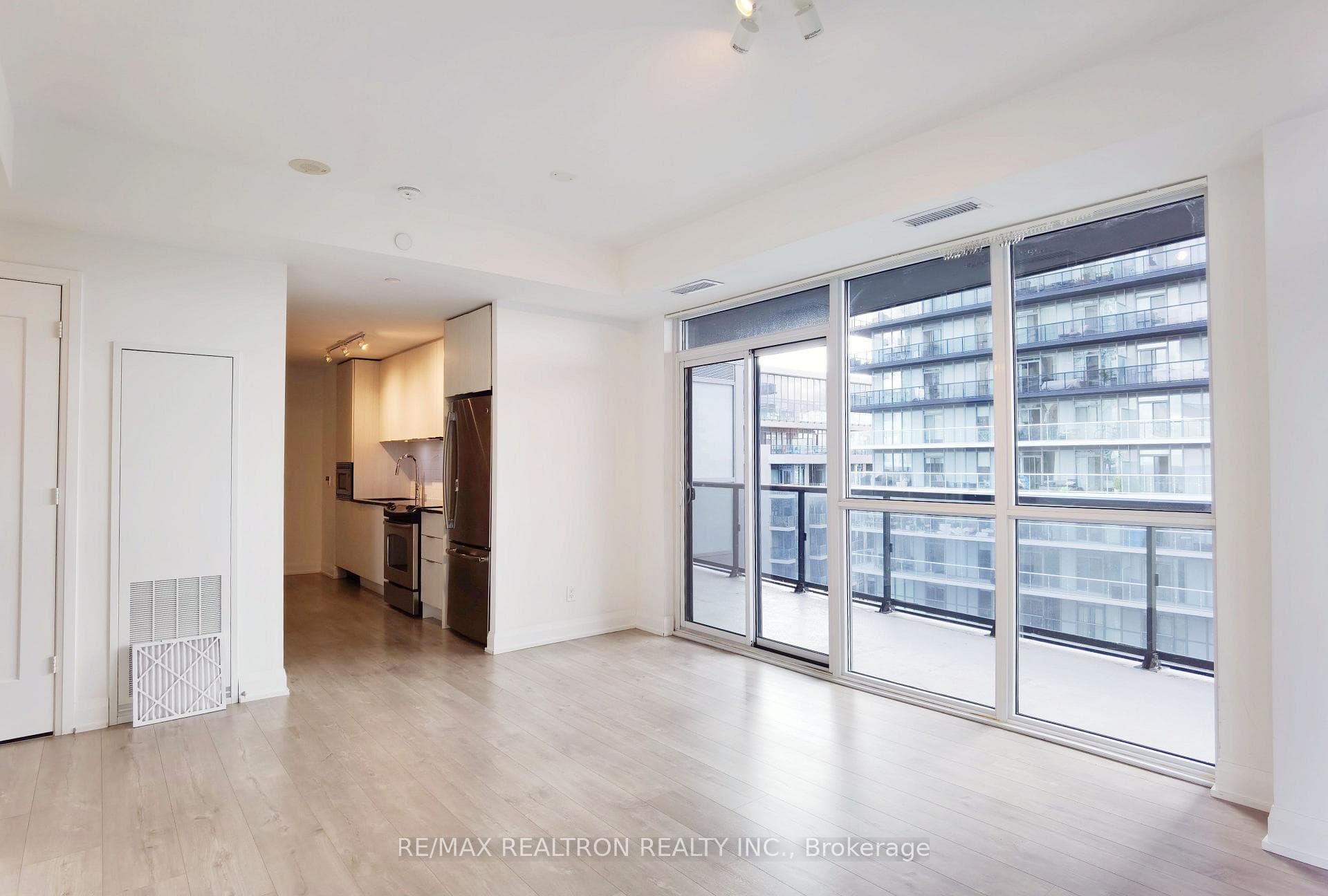 110 Marine Parade Drive Unit 909 photo 15