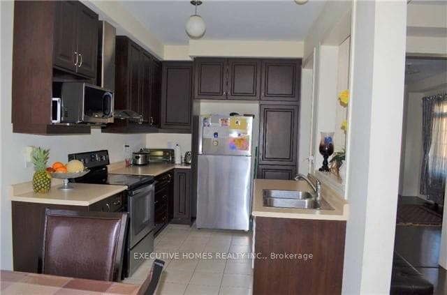 1 Blackberry Valley Crescent photo 11