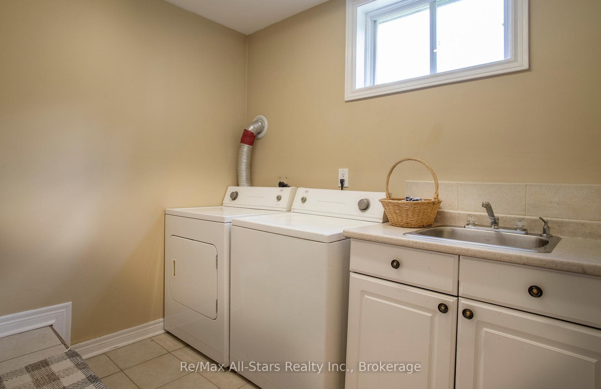 39 Applewood Crescent photo 27