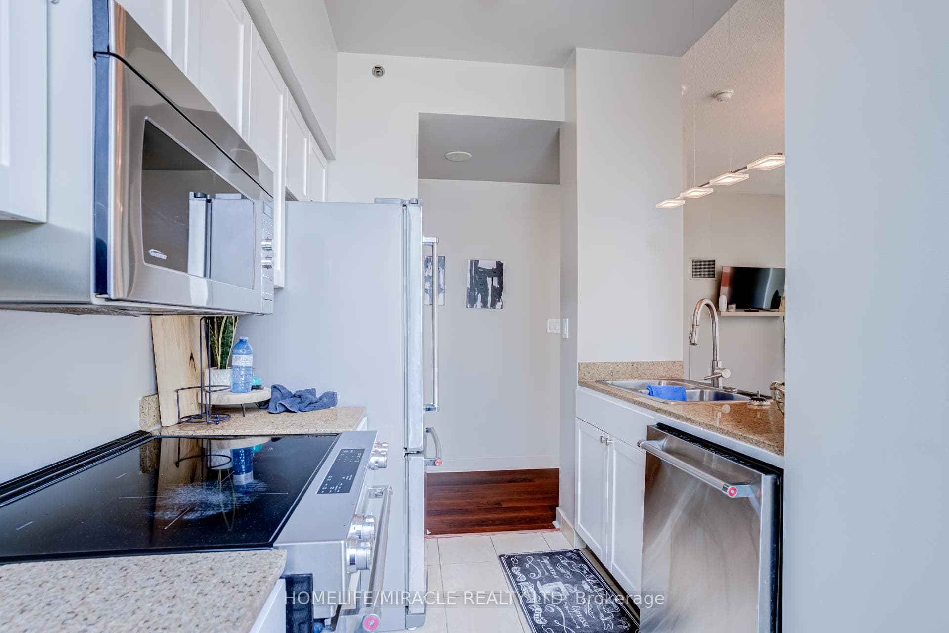 81 Navy Wharf Court Unit 201 photo 18