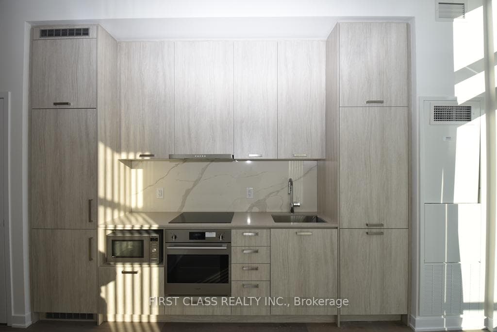 10 Honeycrisp Crescent Unit 1809 photo 8