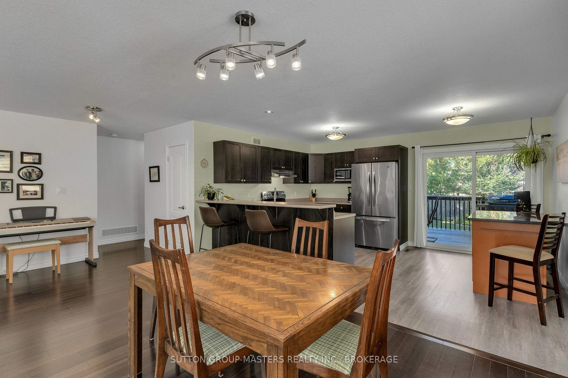 1287 Leyton Avenue photo 8