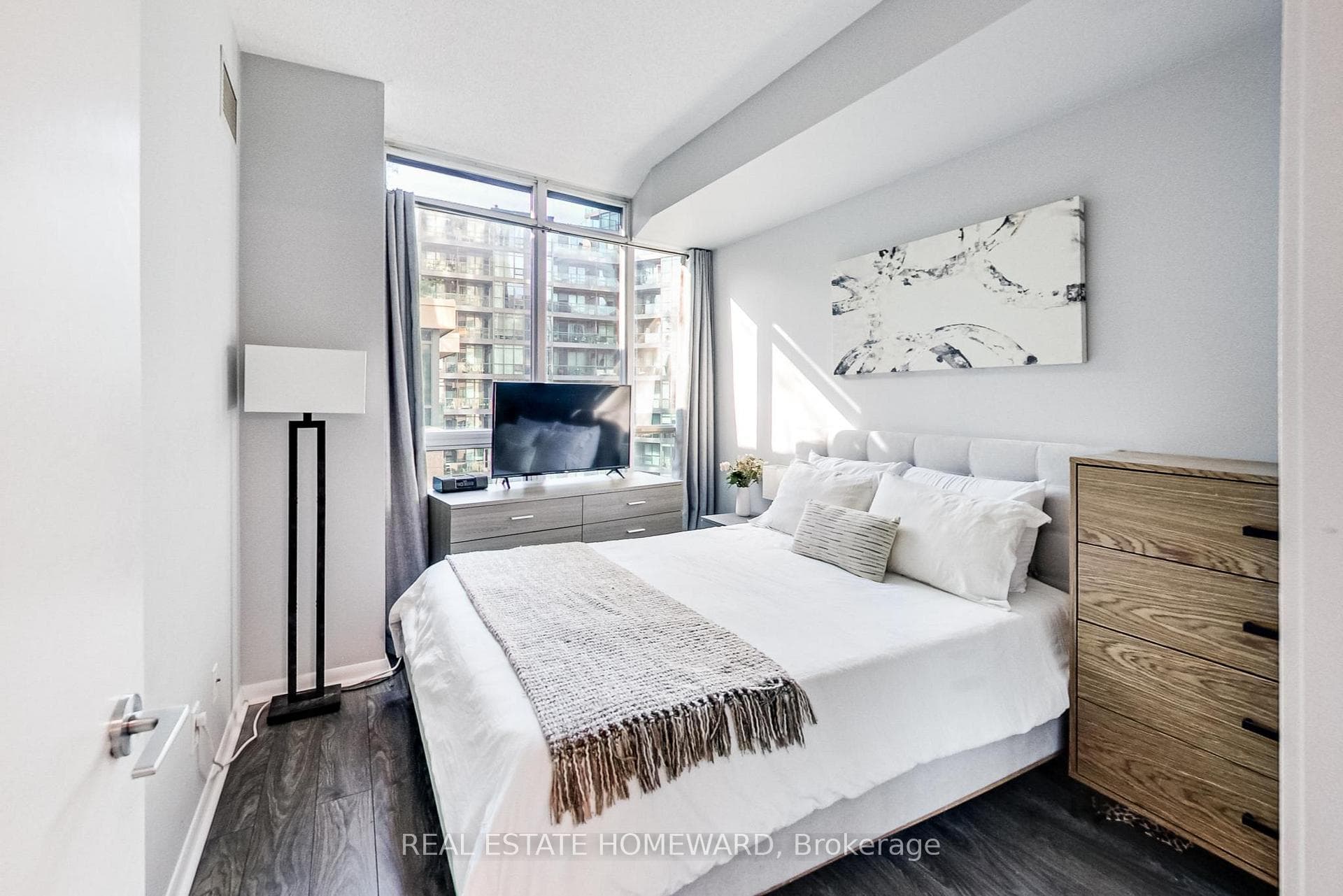 219 Fort York Boulevard Unit 720 photo 13