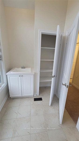 1 Sparrowbrook Street photo 10