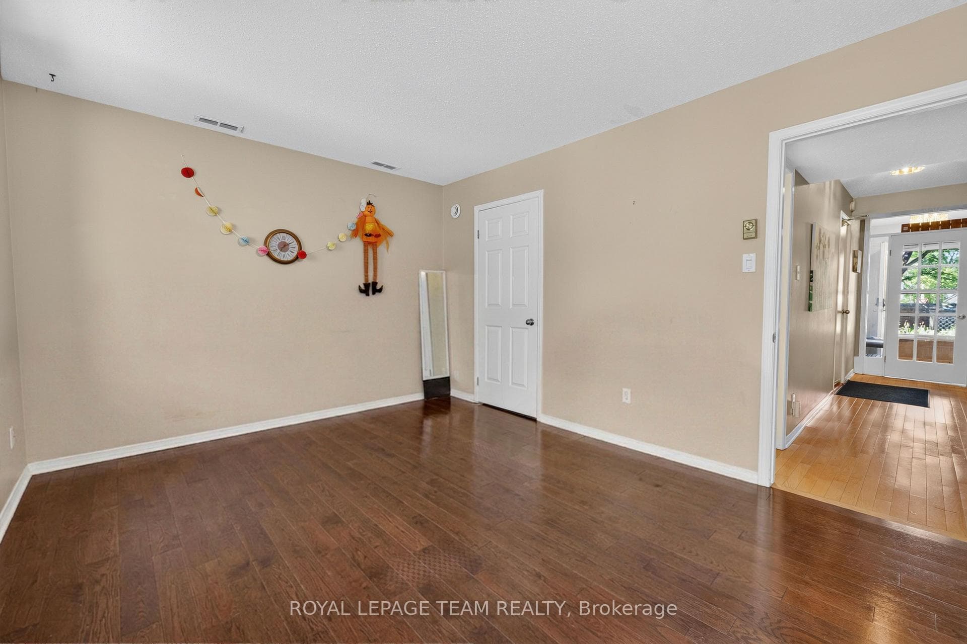 2086 Carling Avenue photo 5