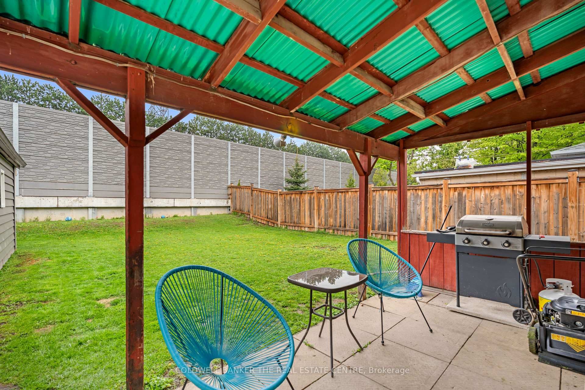 135 Lord Roberts Drive photo 36