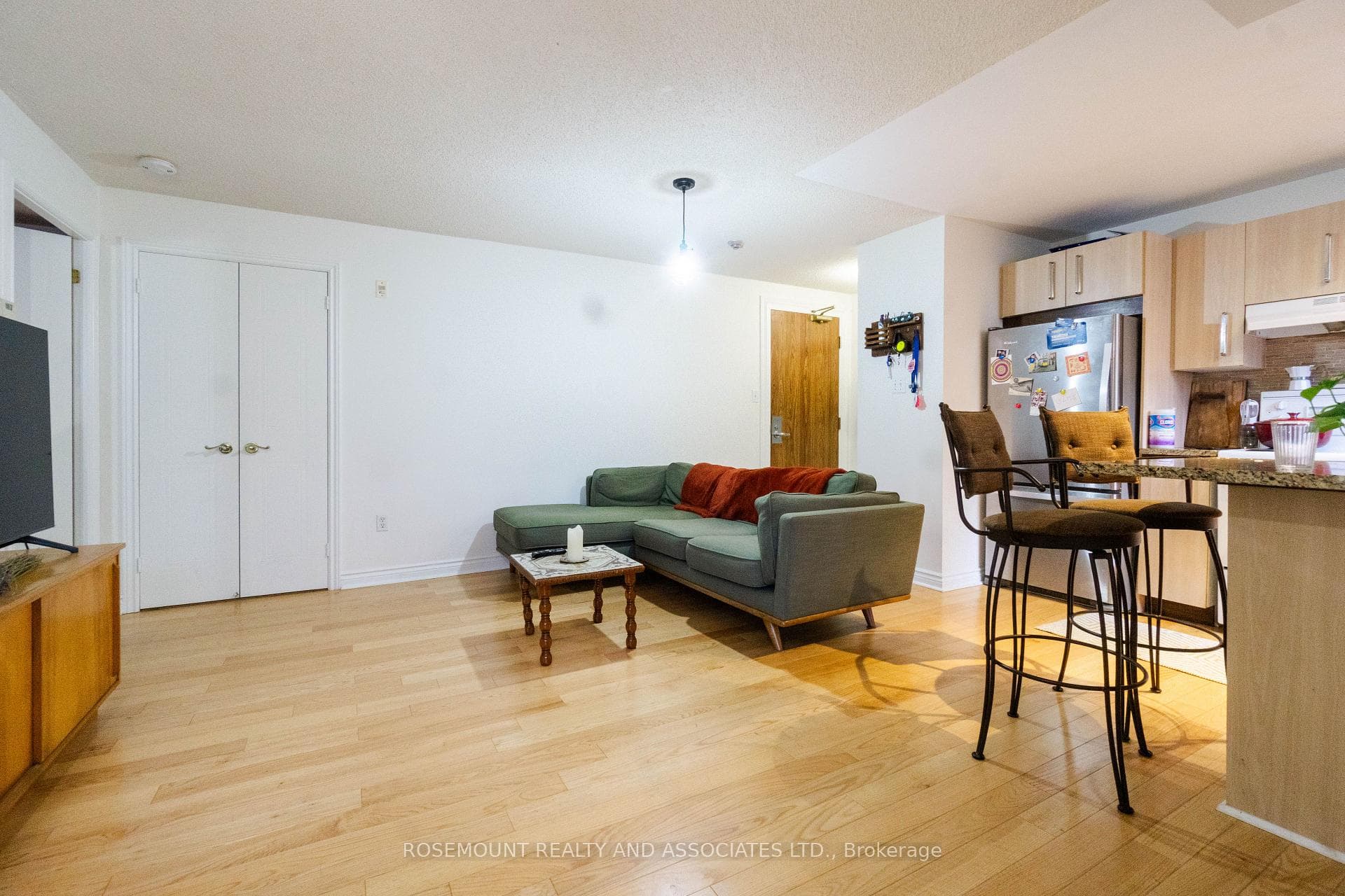 105 Victoria Street Unit 809 photo 7