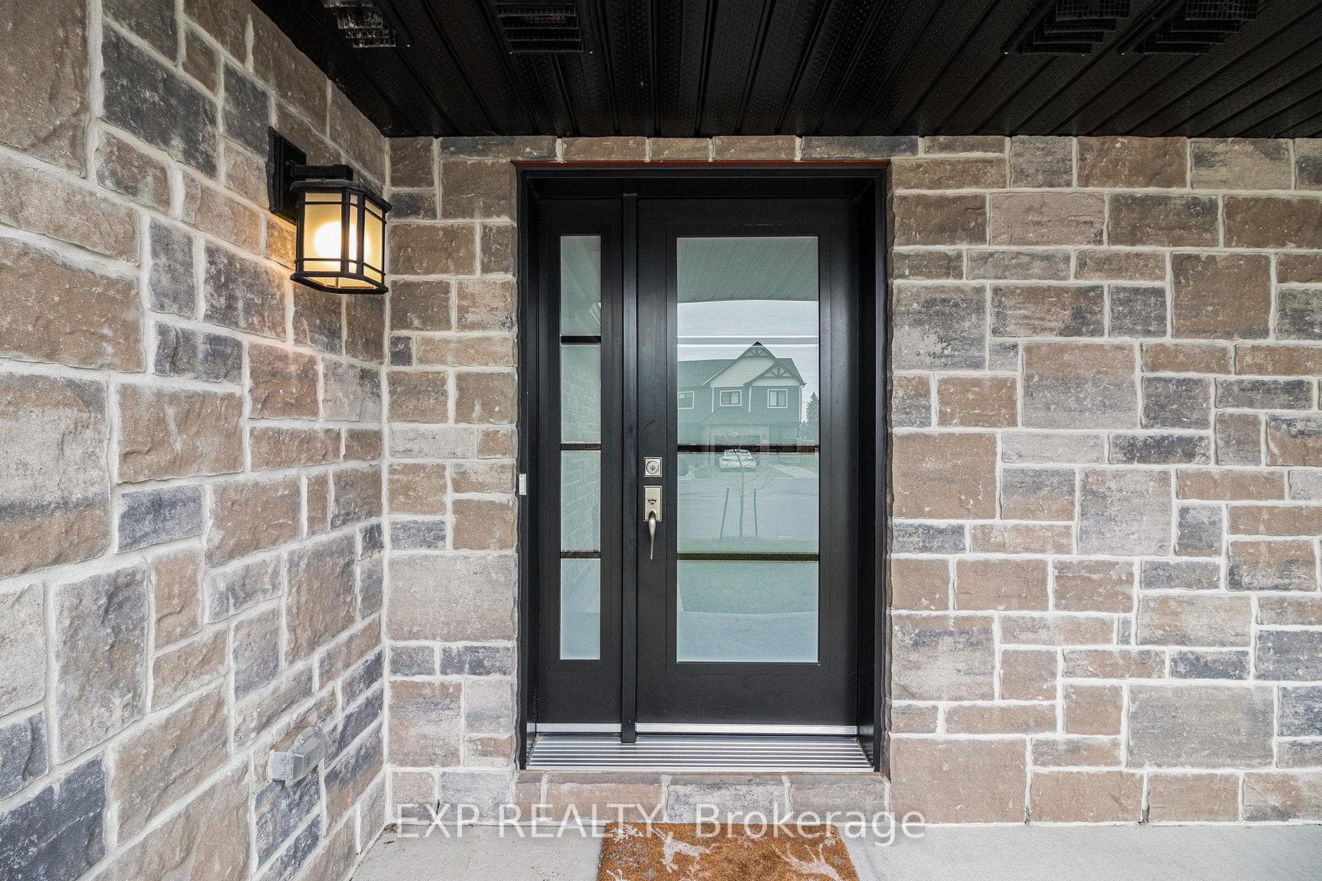 75 Gilberte Street photo 2