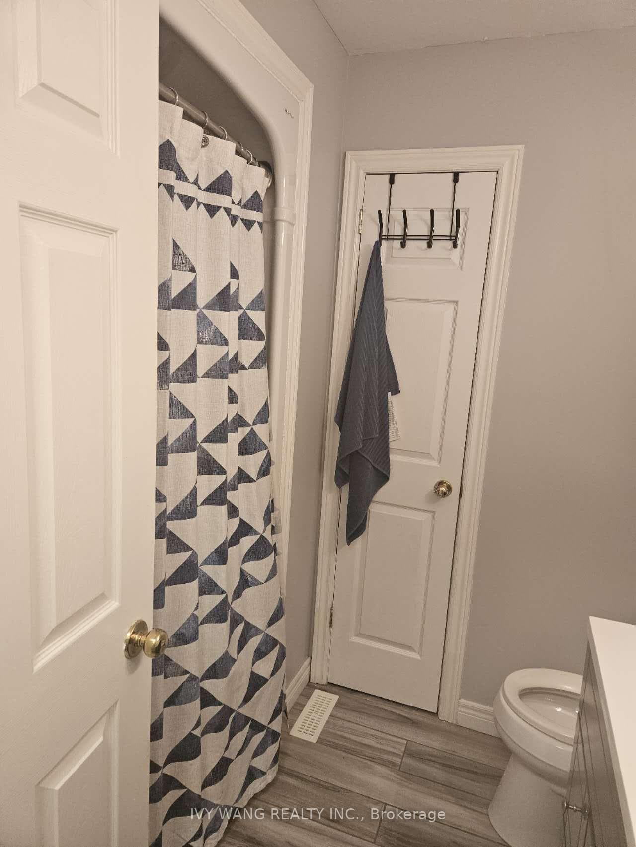 189 GIBSON Crescent photo 5