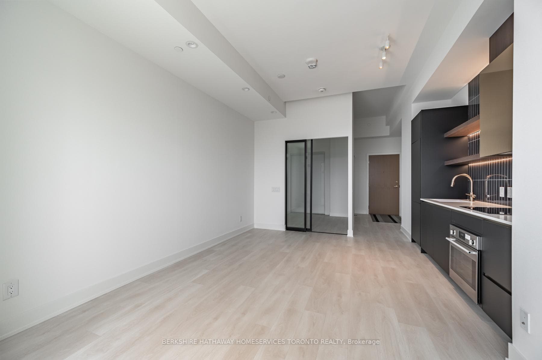 1285 Queen Street Unit 608 photo 15