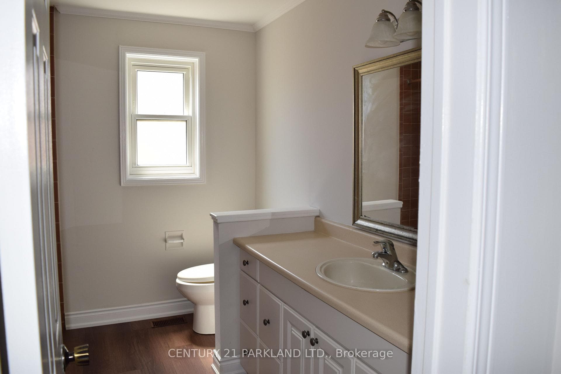 797 Lochness Crescent photo 17