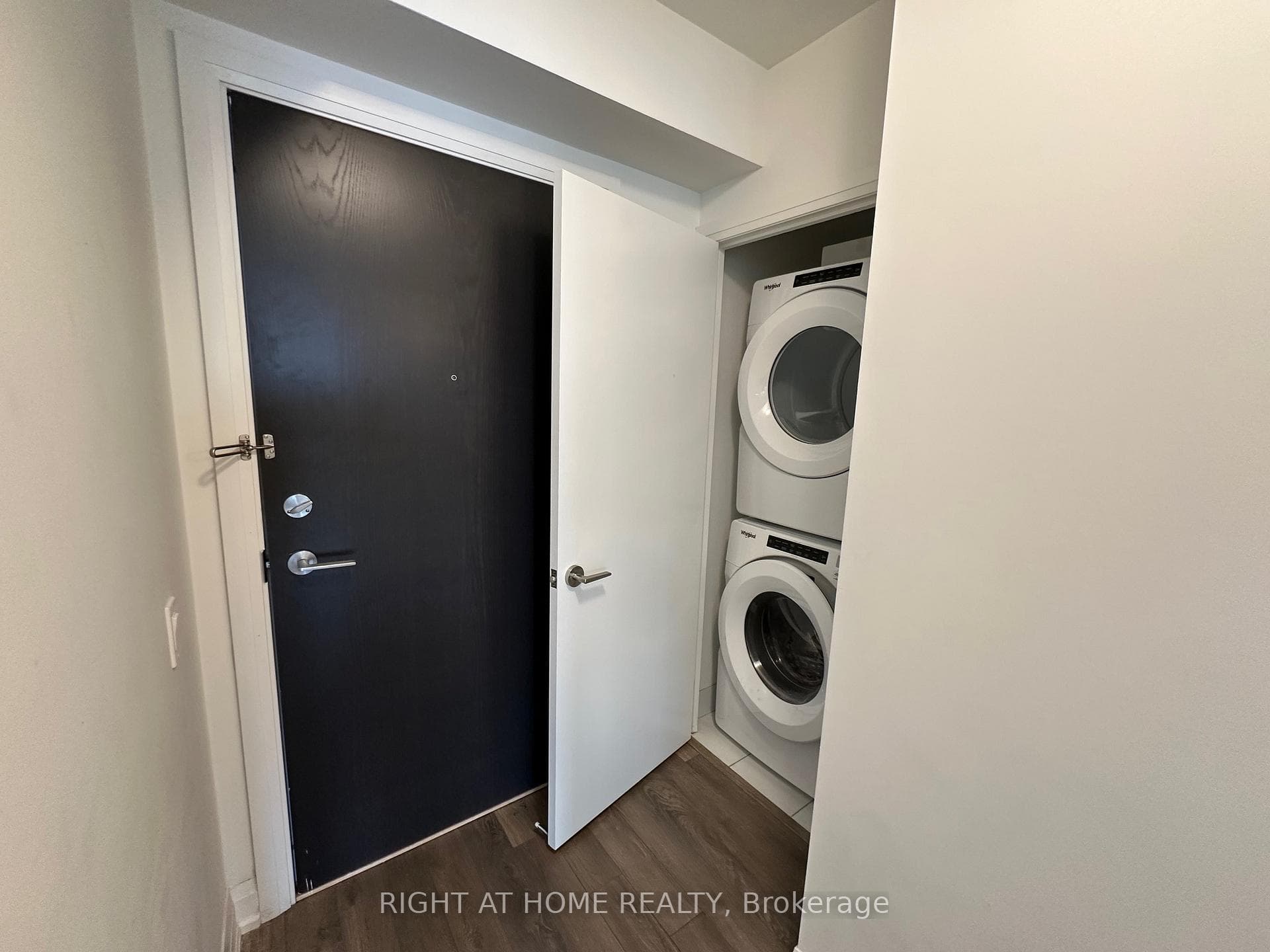 1461 Lawrence Avenue Unit 2007 photo 3