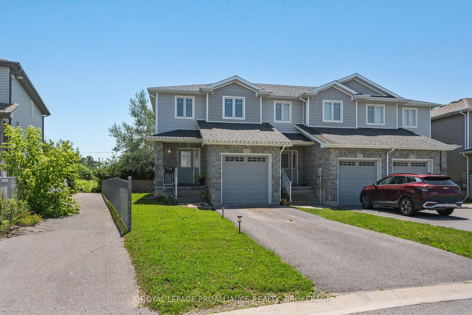 925 Blossom Street photo 1