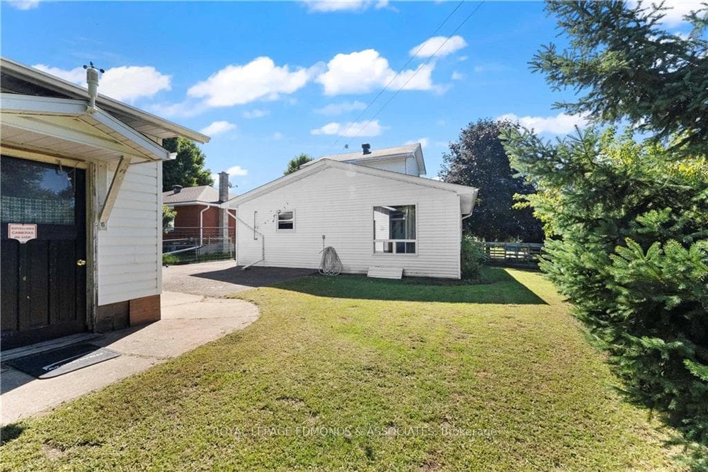 341 METCALFE Street photo 22
