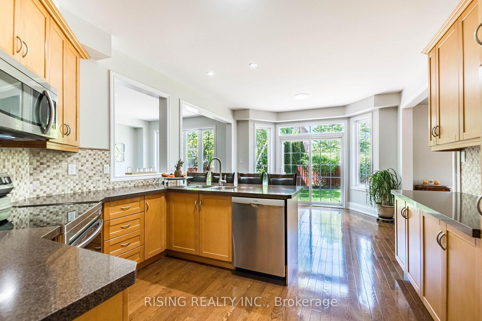 112 Great Lakes Boulevard photo 16
