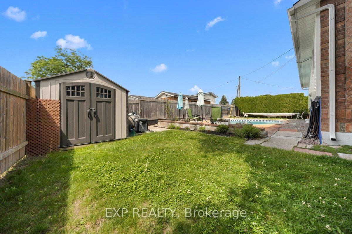396 Hatfield Crescent photo 29