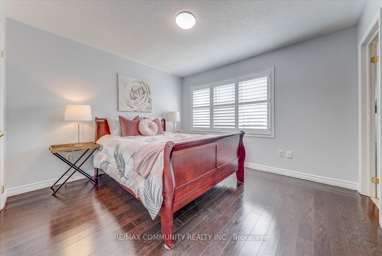 65 Mansbridge Crescent photo 31