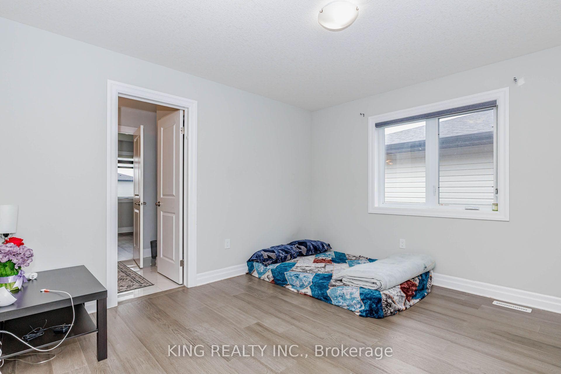 584 Chelton Road photo 28