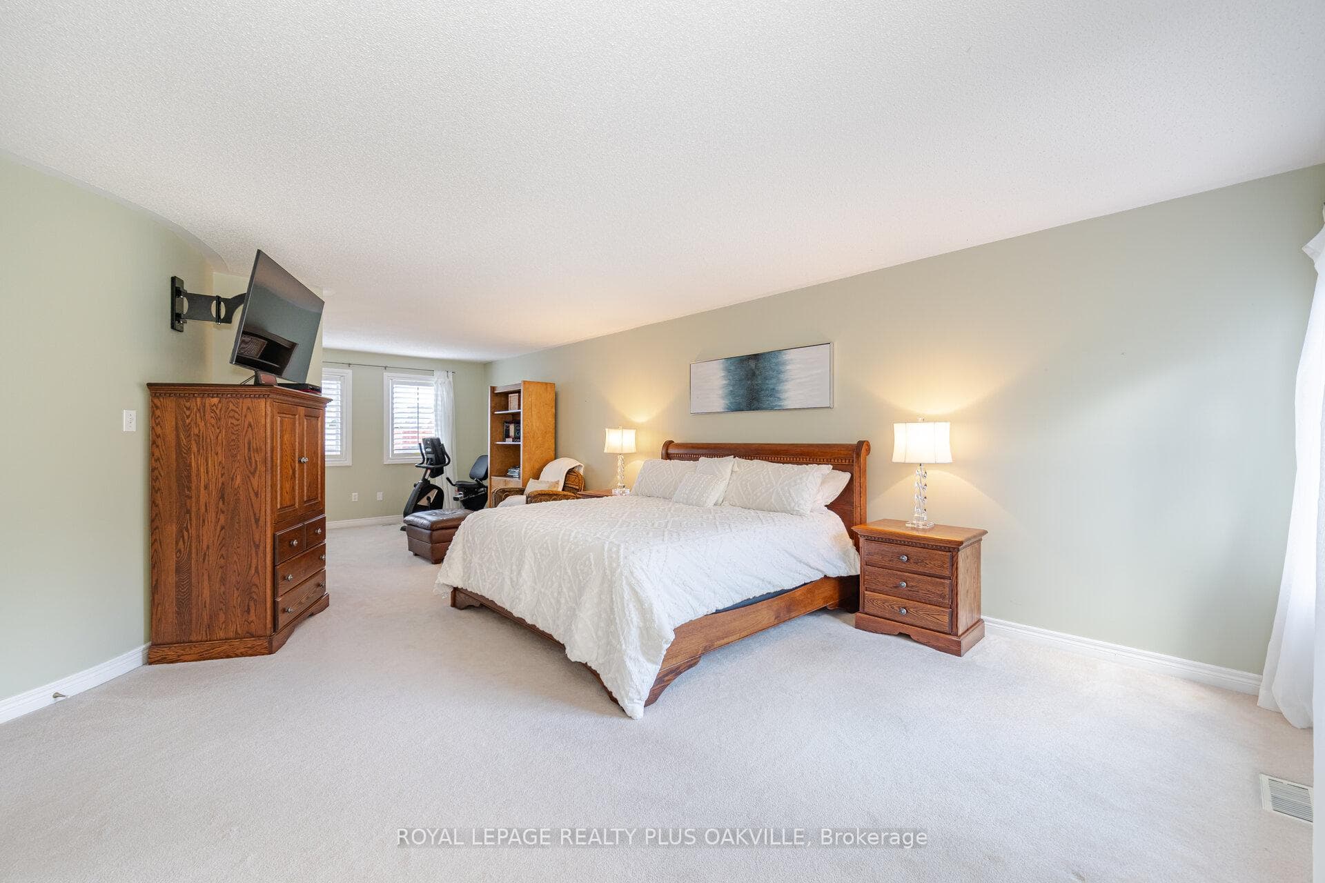 5506 Quartermain Crescent photo 22