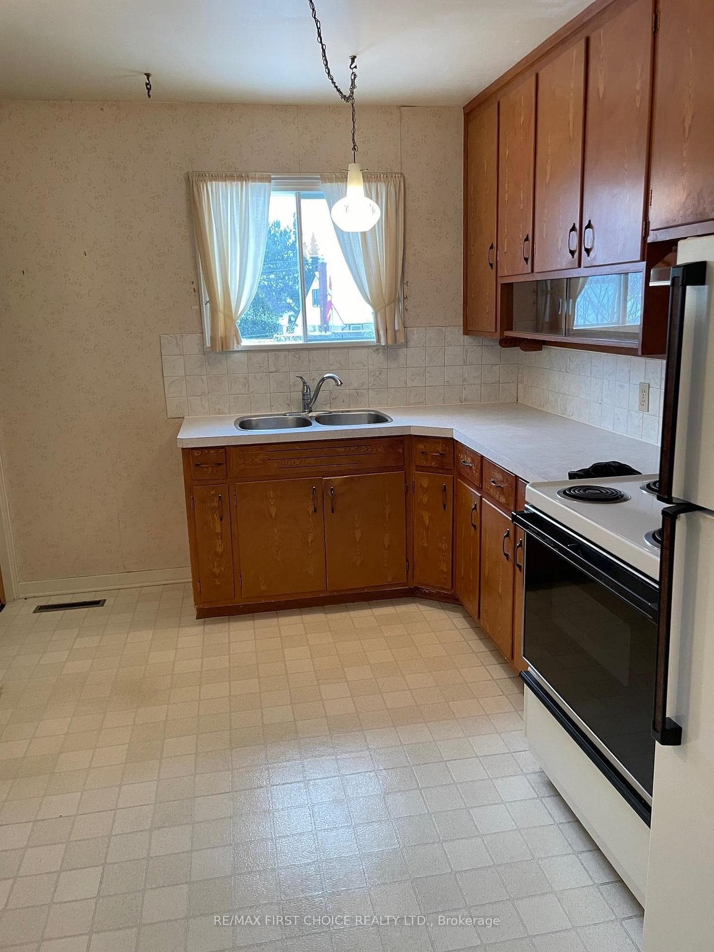 257 Arundel Street photo 3