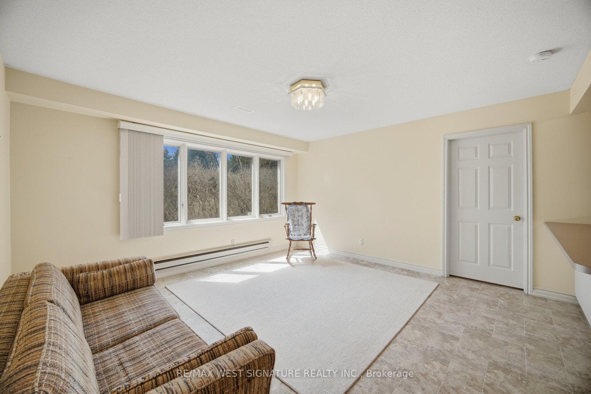 126 Curtis Crescent photo 27