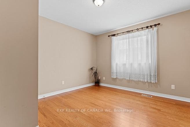 23 TUNBRIDGE Crescent photo 10