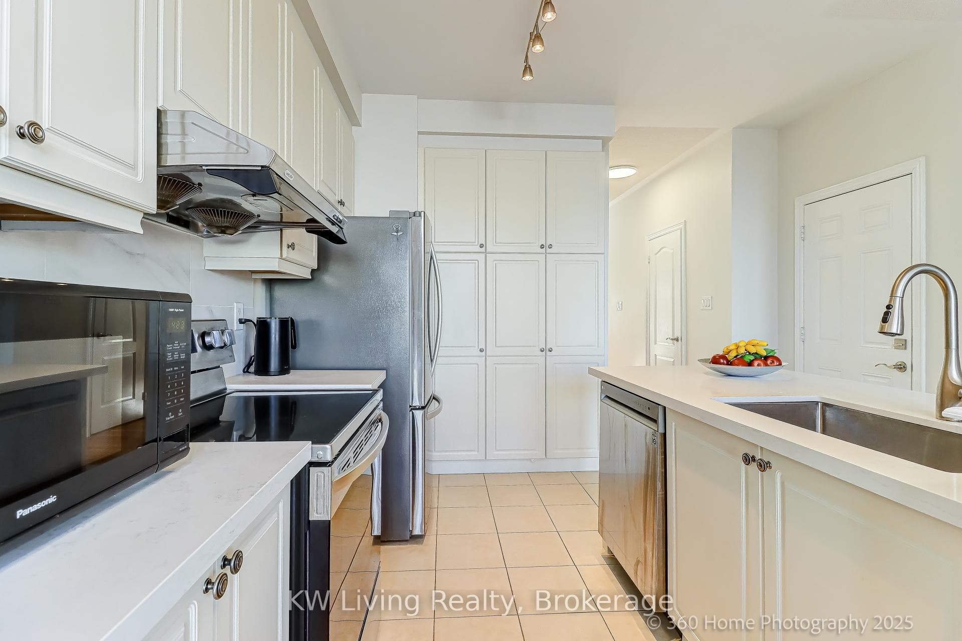 157 Hammersly Boulevard photo 10