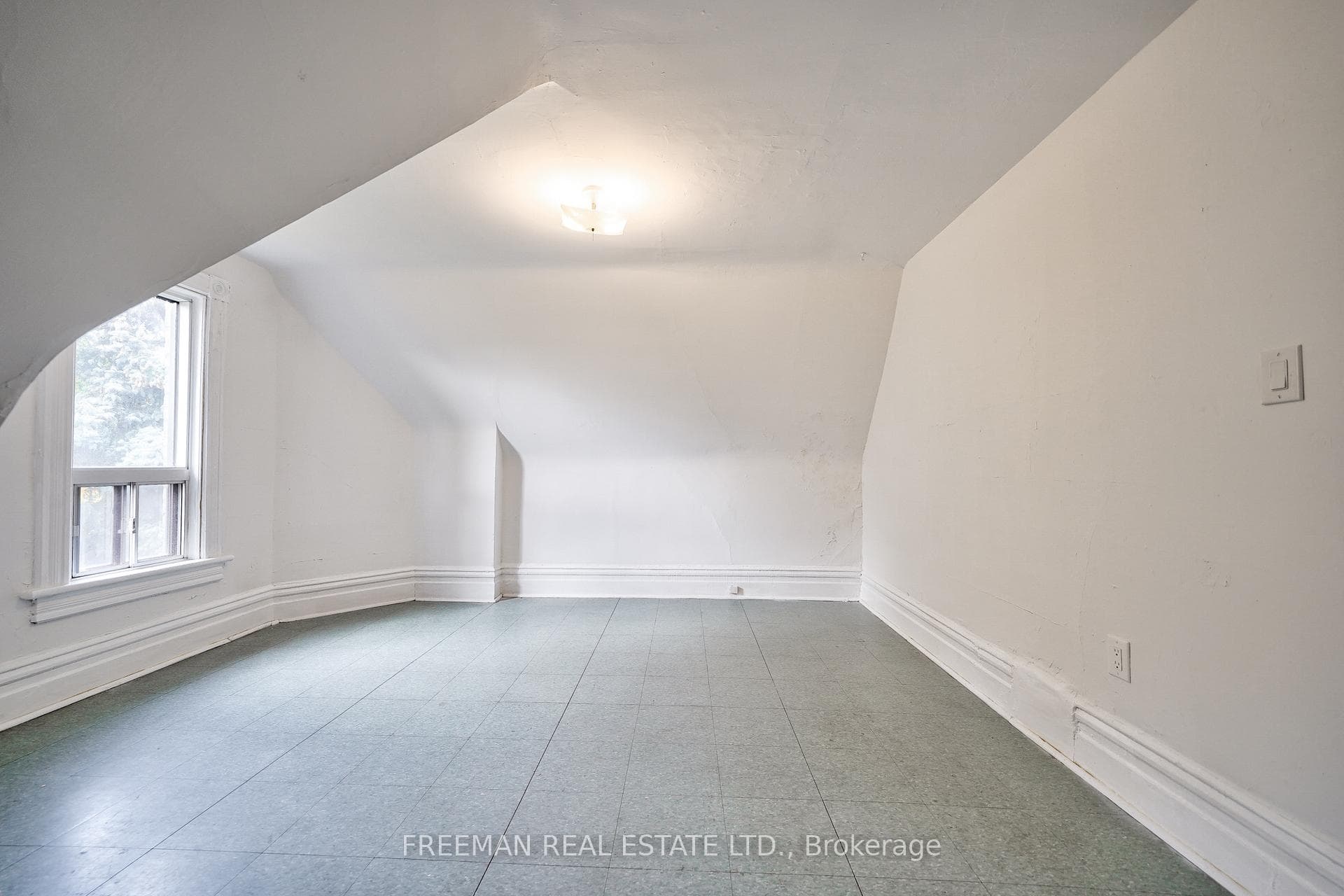 433 Manning Avenue photo 27