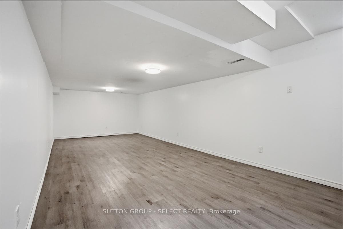 60 Edgevalley Road photo 40