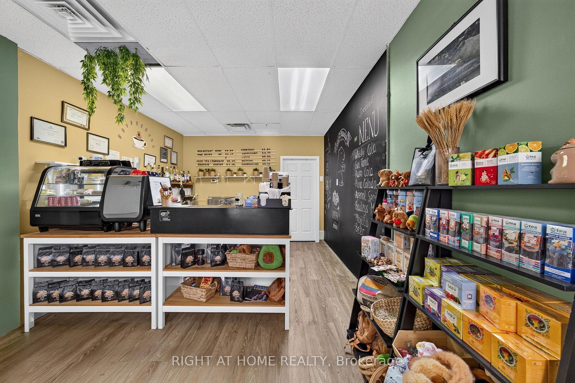 2323 Bloor Street Unit 105 photo 4