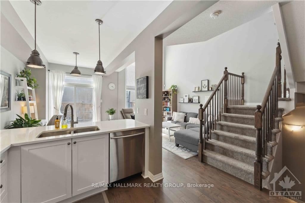 1013 COBBLE HILL Drive photo 13