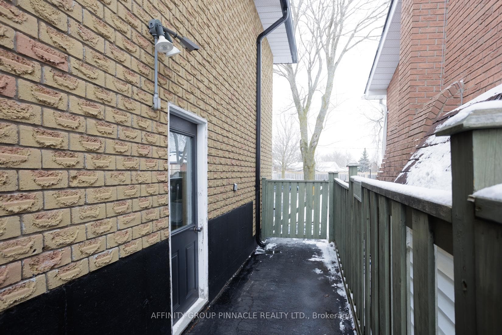 271 Mary Street photo 40