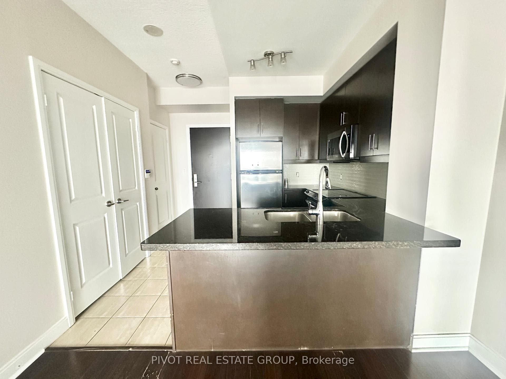 60 Absolute Avenue Unit 2508 photo 3
