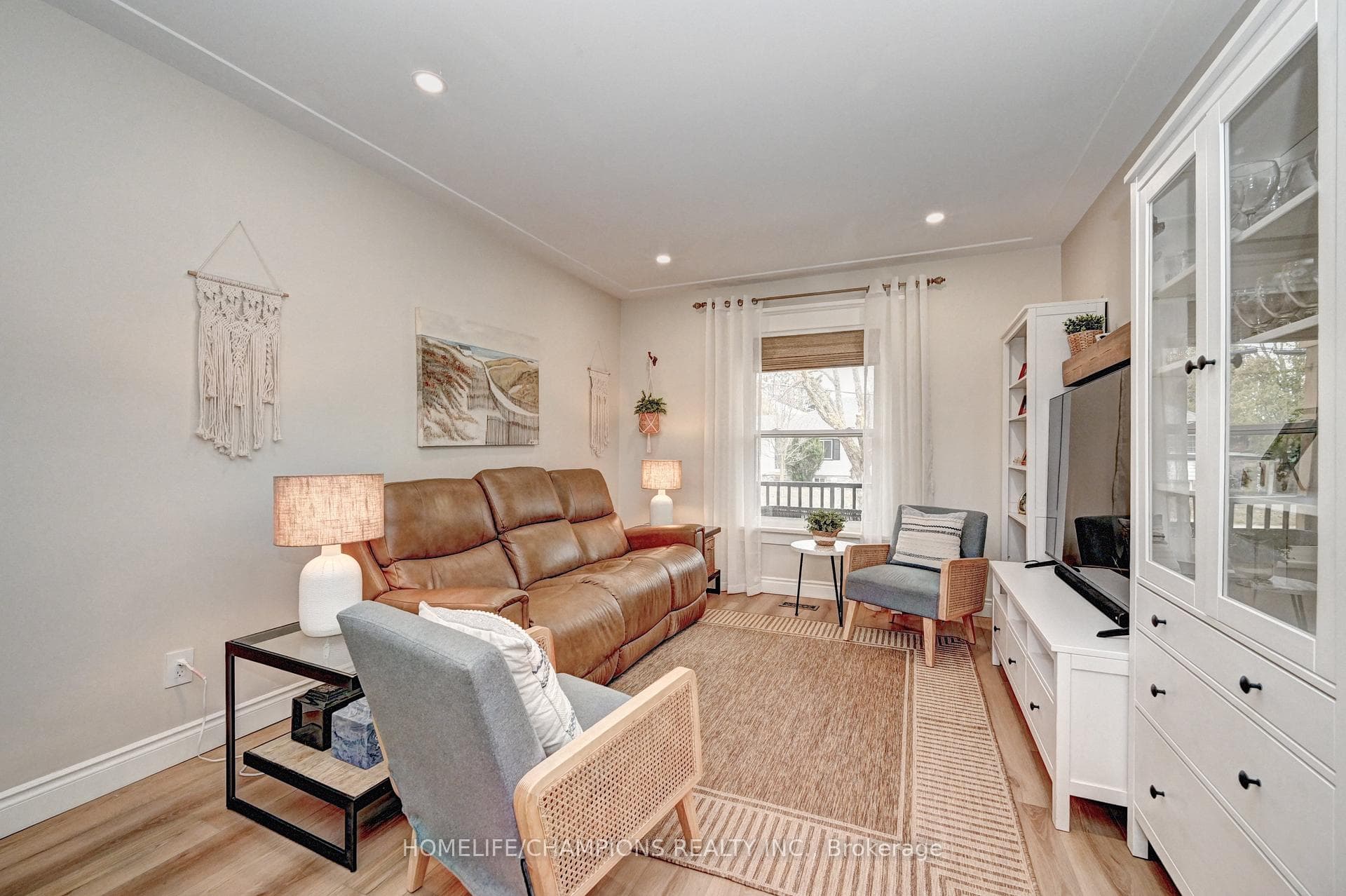 98 McNaughton Street photo 13