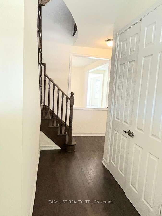 37 Royal Fern Crescent photo 3