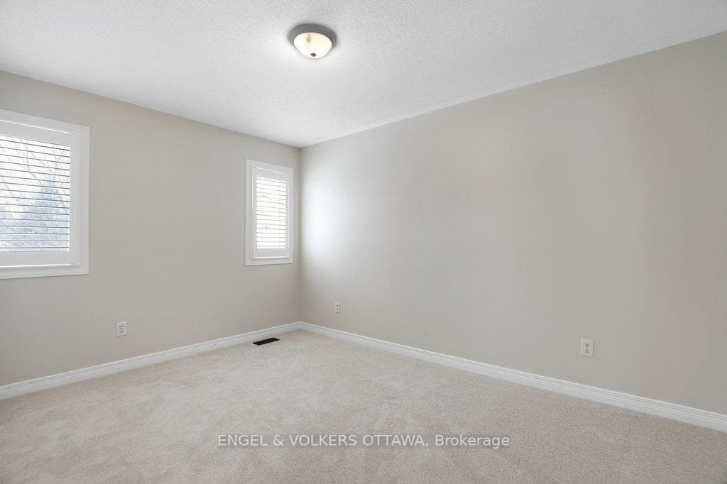 8 Mary Hill Crescent photo 31