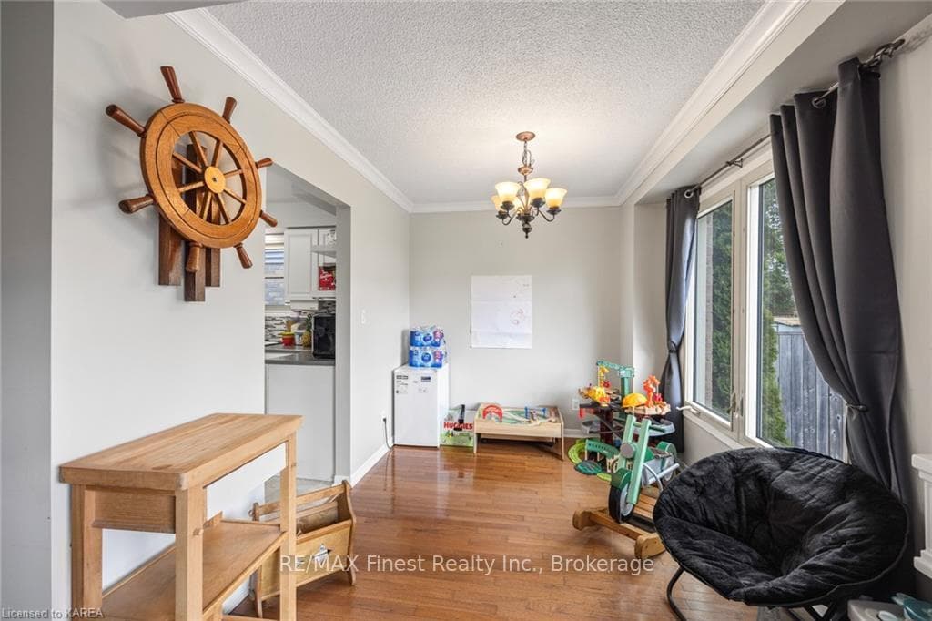 959 KILLARNEY Crescent photo 12