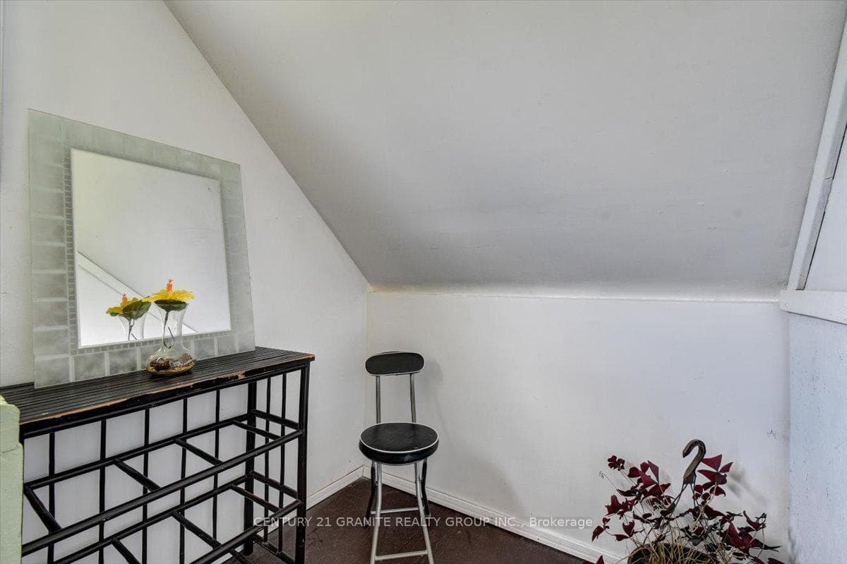 710 Rose Island Road photo 20