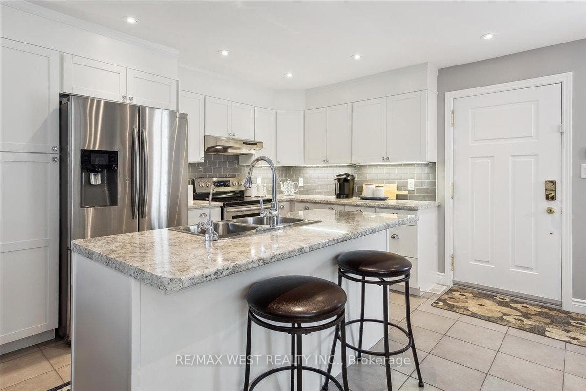 12 Parkwood Drive photo 4